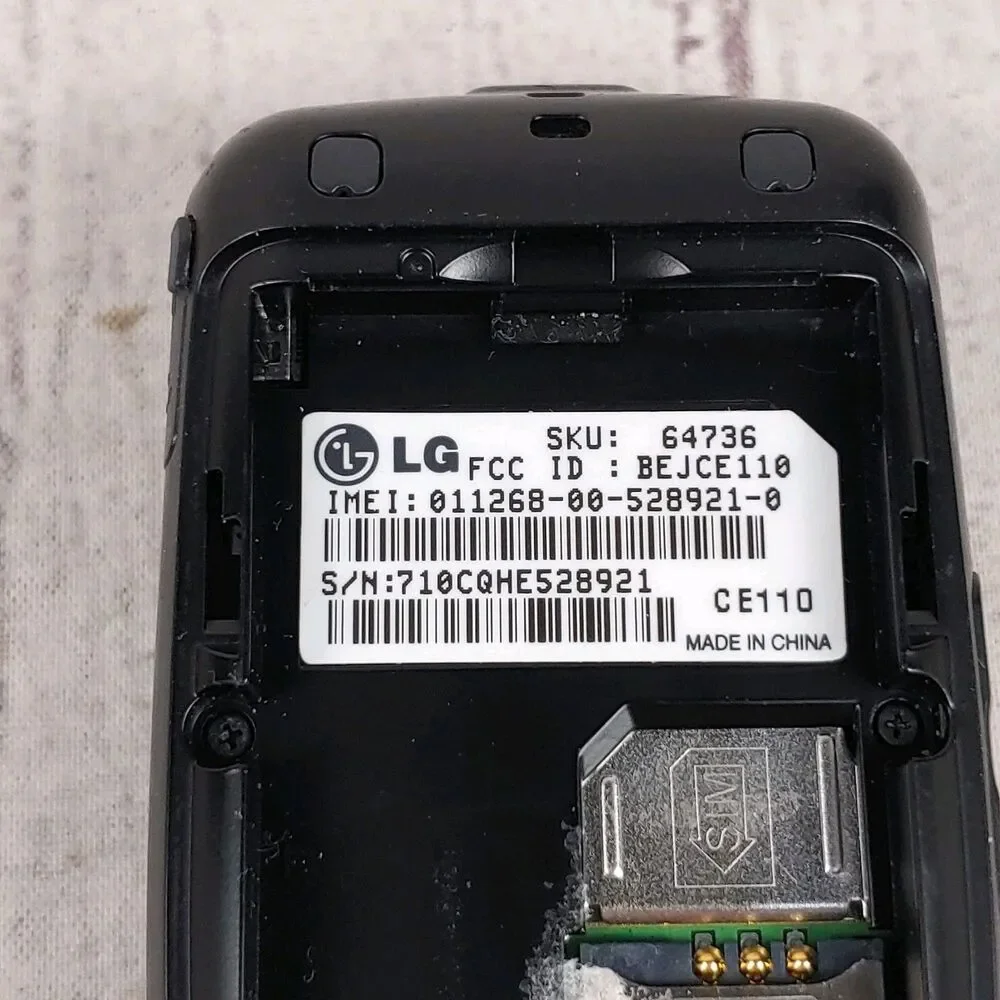 PARTS ONLY - Vintage LG CE110 AT&T Flip Phone Black Cell Phone Y2K - AS-IS